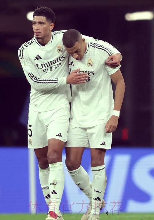 马卡:塞巴略斯世俱杯鲜有出场 看起来不在皇马计划 马卡:塞巴略斯世俱杯鲜有出场 看起来不在皇马计划